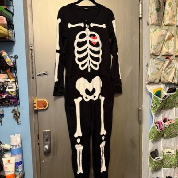 NWT - Glow-in-the-Dark Skeleton with heart One-Piece Jumpsuit - Unisex - Picture 3 of 16